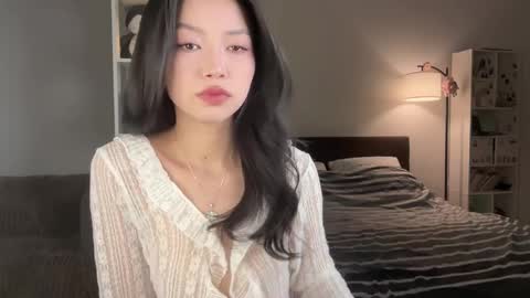 yourlittlesunrise_ online show from April 5, 5:26 am