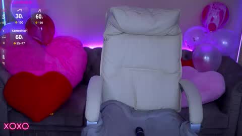 L O L A online show from February 8, 7:12 am