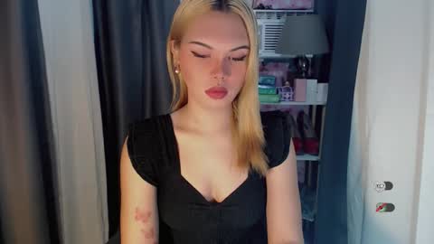 Snapshot of yourlovekylie chatting on April 23, 3:52 am KYLIE MORE online show from April 23, 3:52 am