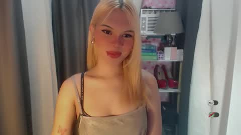 Snapshot of yourlovekylie chatting on June 1, 4:03 am KYLIE MORE online show from June 1, 4:03 am