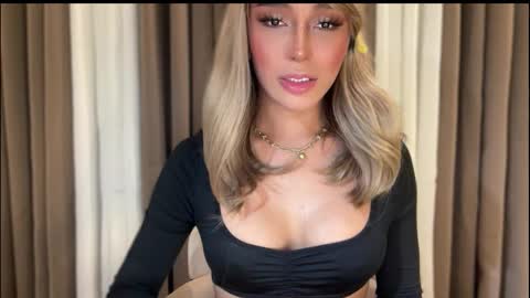 Snapshot of yourlovingpearlita1000 chatting on October 29, 12:07 pm Pearl online show from October 29, 12:07 pm