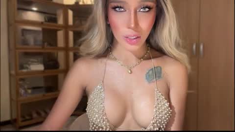 Snapshot of yourlovingpearlita1000 chatting on November 21, 6:34 am Pearl online show from November 21, 6:34 am