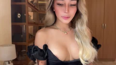 Snapshot of yourlovingpearlita1000 chatting on February 21, 12:28 pm Pearl online show from February 21, 12:28 pm