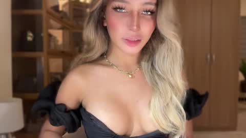 Snapshot of yourlovingpearlita1000 chatting on February 27, 11:54 am Pearl online show from February 27, 11:54 am