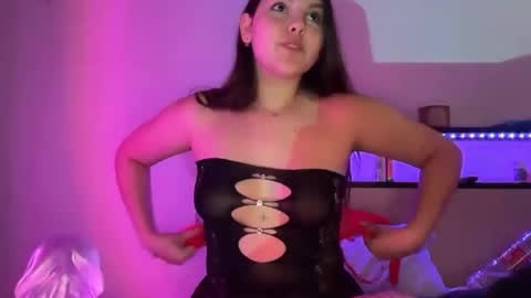 yourmila1 online show from March 30, 10:11 pm