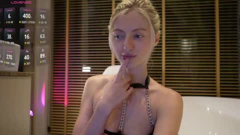 Snapshot of yournaughtymiss chatting on June 2, 5:04 pm Eva online show from June 2, 5:04 pm
