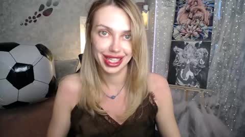 Snapshot of yournickyadamidi chatting on June 16, 4:31 pm Nicky online show from June 16, 4:31 pm
