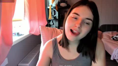 Snapshot of yourraccoon chatting on February 5, 9:03 am Jenny online show from February 5, 9:03 am