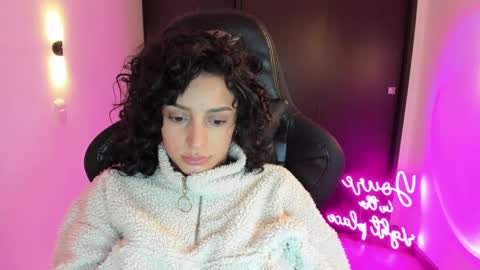 Snapshot of yoursecretcrush_ chatting on September 20, 3:40 am Camille online show from September 20, 3:40 am