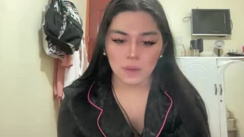 Snapshot of yoursexytowngirl chatting on June 7, 9:57 am LALA online show from June 7, 9:57 am