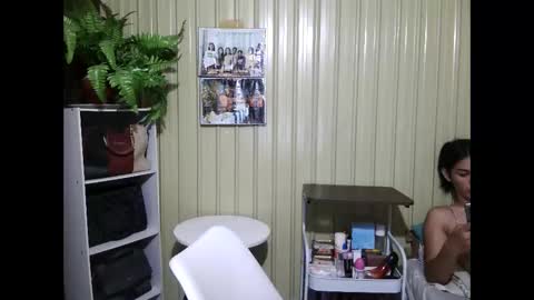 Snapshot of yoursubmissive_larah chatting on May 12, 5:26 am yoursubmissive_larah online show from May 12, 5:26 am