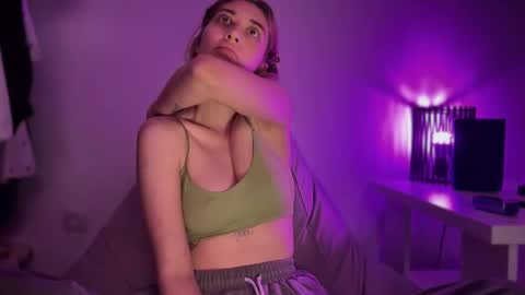 yoursweet_couple online show from September 25, 8:45 pm
