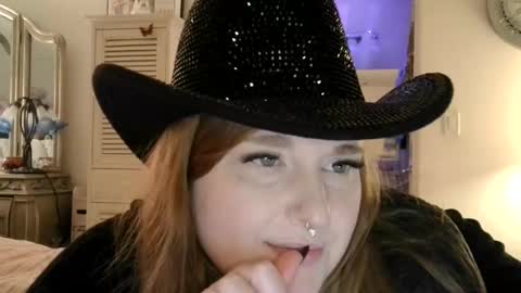 Snapshot of yourthickgingergoddess chatting on July 1, 4:03 am yourthickgingergoddess online show from July 1, 4:03 am