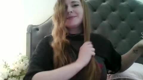 Snapshot of yourthickgingergoddess chatting on July 3, 9:32 pm yourthickgingergoddess online show from July 3, 9:32 pm