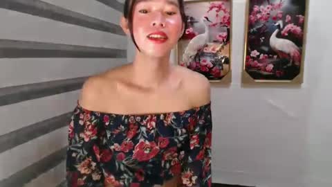 yourtinybunny online show from February 19, 9:06 am