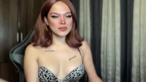 Snapshot of yourwildestdreamgirl chatting on February 25, 2:32 am ANDREA online show from February 25, 2:32 am