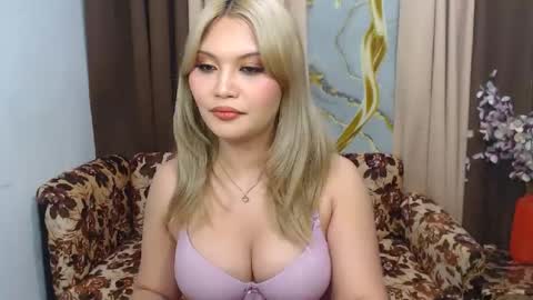 Snapshot of youungsextdeity chatting on July 12, 11:23 am cathy online show from July 12, 11:23 am
