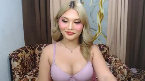 Snapshot of youungsextdeity chatting on July 17, 10:22 am cathy online show from July 17, 10:22 am