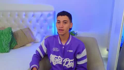 yulian_vasquez online show from February 4, 12:11 pm