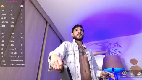 Snapshot of yulianpereira25 chatting on March 9, 7:45 am yulian 2811 online show from March 9, 7:45 am