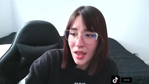 Snapshot of yulienne chatting on October 6, 9:23 pm Yulienne online show from October 6, 9:23 pm