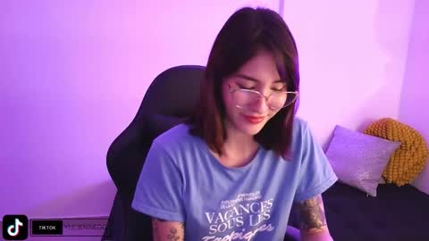 Yulienne online show from November 19, 2:44 am