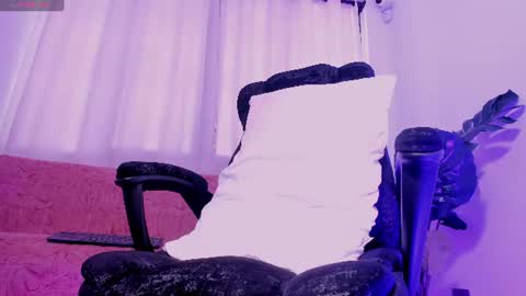 Snapshot of yulieth_x chatting on June 11, 2:37 pm yulieth_x online show from June 11, 2:37 pm