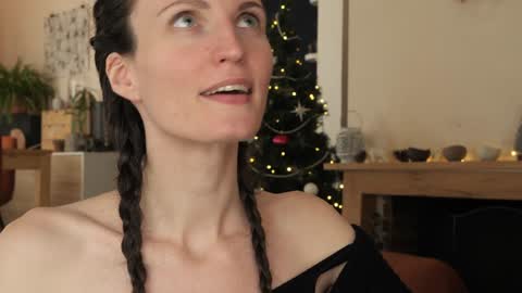 Snapshot of yulladao chatting on December 5, 2:00 pm yulla dao online show from December 5, 2:00 pm