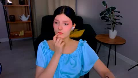 Yumi online show from March 19, 1:59 pm