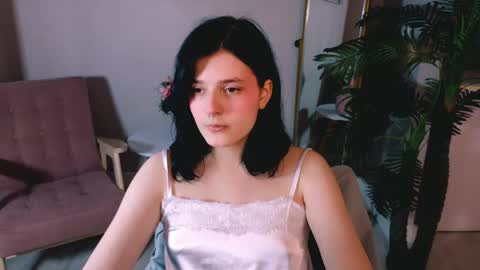 Yumi online show from April 12, 1:38 pm