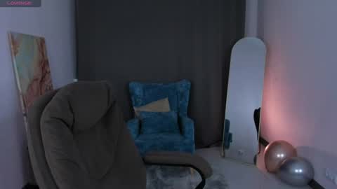 Snapshot of yummy_lamii chatting on June 25, 3:50 am Cindey online show from June 25, 3:50 am