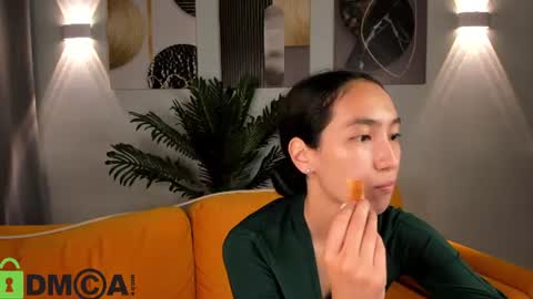 Snapshot of yummy_lamii chatting on June 30, 3:51 am Cindey online show from June 30, 3:51 am