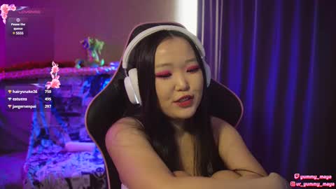 Snapshot of yummy_maya chatting on February 9, 8:11 am Chimi online show from February 9, 8:11 am