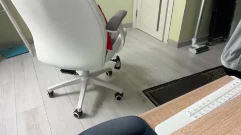 Snapshot of yummyalexxx chatting on January 5, 5:27 pm Alex online show from January 5, 5:27 pm