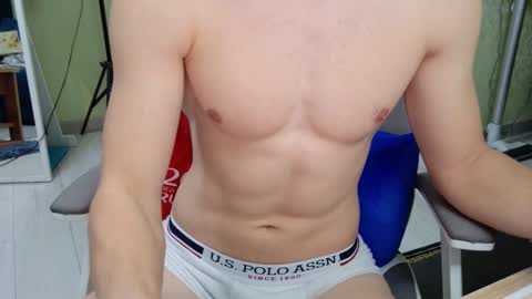 Snapshot of yummyalexxx chatting on February 8, 1:58 pm Alex online show from February 8, 1:58 pm