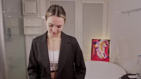 Snapshot of yummyemiily chatting on February 9, 4:55 pm Emily online show from February 9, 4:55 pm