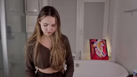 Snapshot of yummyemiily chatting on February 22, 4:05 pm Emily online show from February 22, 4:05 pm