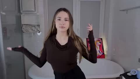 Snapshot of yummyemiily chatting on March 2, 4:47 pm Emily online show from March 2, 4:47 pm