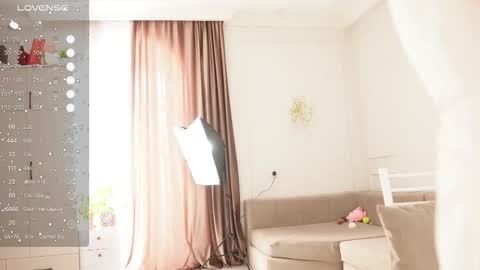 Snapshot of yuna_leen chatting on December 1, 6:18 am yuna_leen online show from December 1, 6:18 am