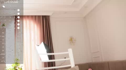 Snapshot of yuna_leen chatting on December 2, 6:08 am yuna_leen online show from December 2, 6:08 am