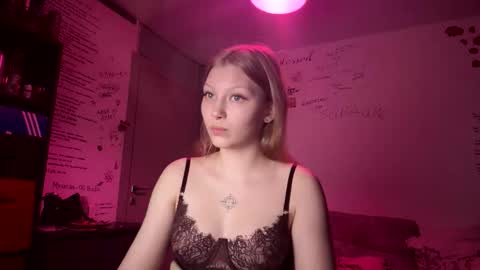 yunarosee online show from October 21, 8:20 pm