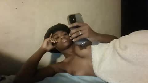 Snapshot of yungblackberry chatting on October 18, 6:48 am YungBlackBerry online show from October 18, 6:48 am