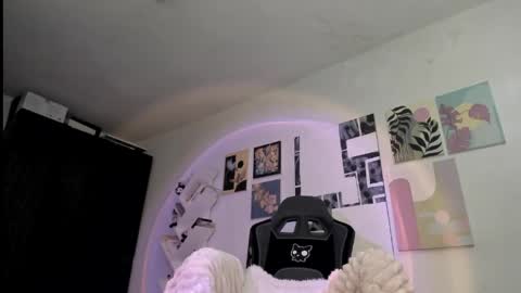 paola online show from April 16, 7:58 pm