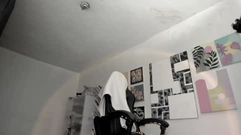 Snapshot of yury_sun chatting on May 25, 2:17 am paola online show from May 25, 2:17 am