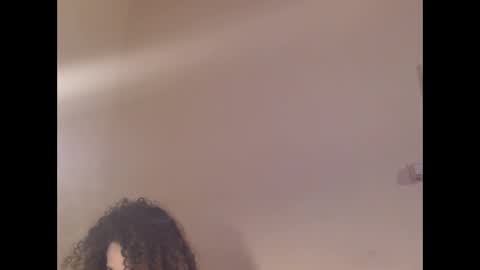 Snapshot of yusraxdamian chatting on February 7, 1:37 pm yusraxdamian online show from February 7, 1:37 pm