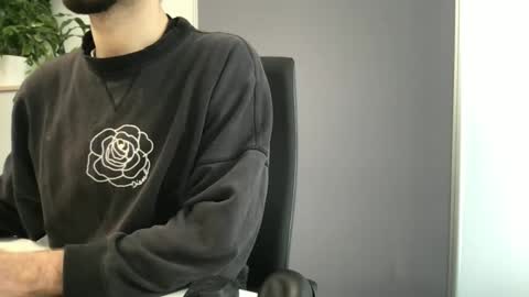 yvesbunnny online show from November 28, 8:50 am