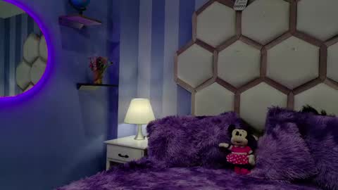 yvi online show from April 20, 12:08 pm