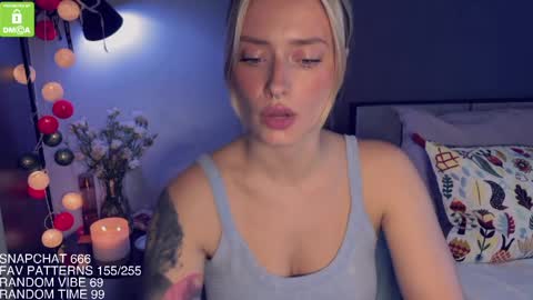 Snapshot of yvie_ chatting on April 3, 6:33 am The Queen Bitch of the United Kingdom online show from April 3, 6:33 am