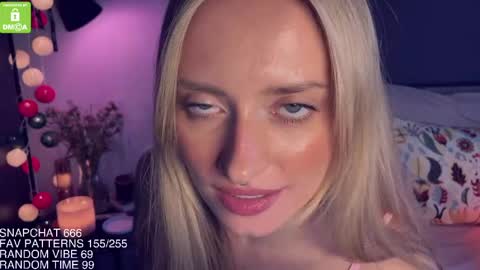 Snapshot of yvie_ chatting on April 10, 5:56 am The Queen Bitch of the United Kingdom online show from April 10, 5:56 am