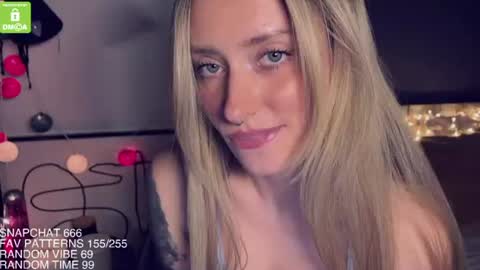 Snapshot of yvie_ chatting on July 7, 7:09 am The Queen Bitch of the United Kingdom online show from July 7, 7:09 am